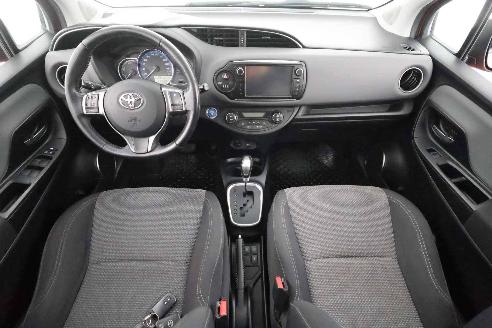 TOYOTA Yaris 2016