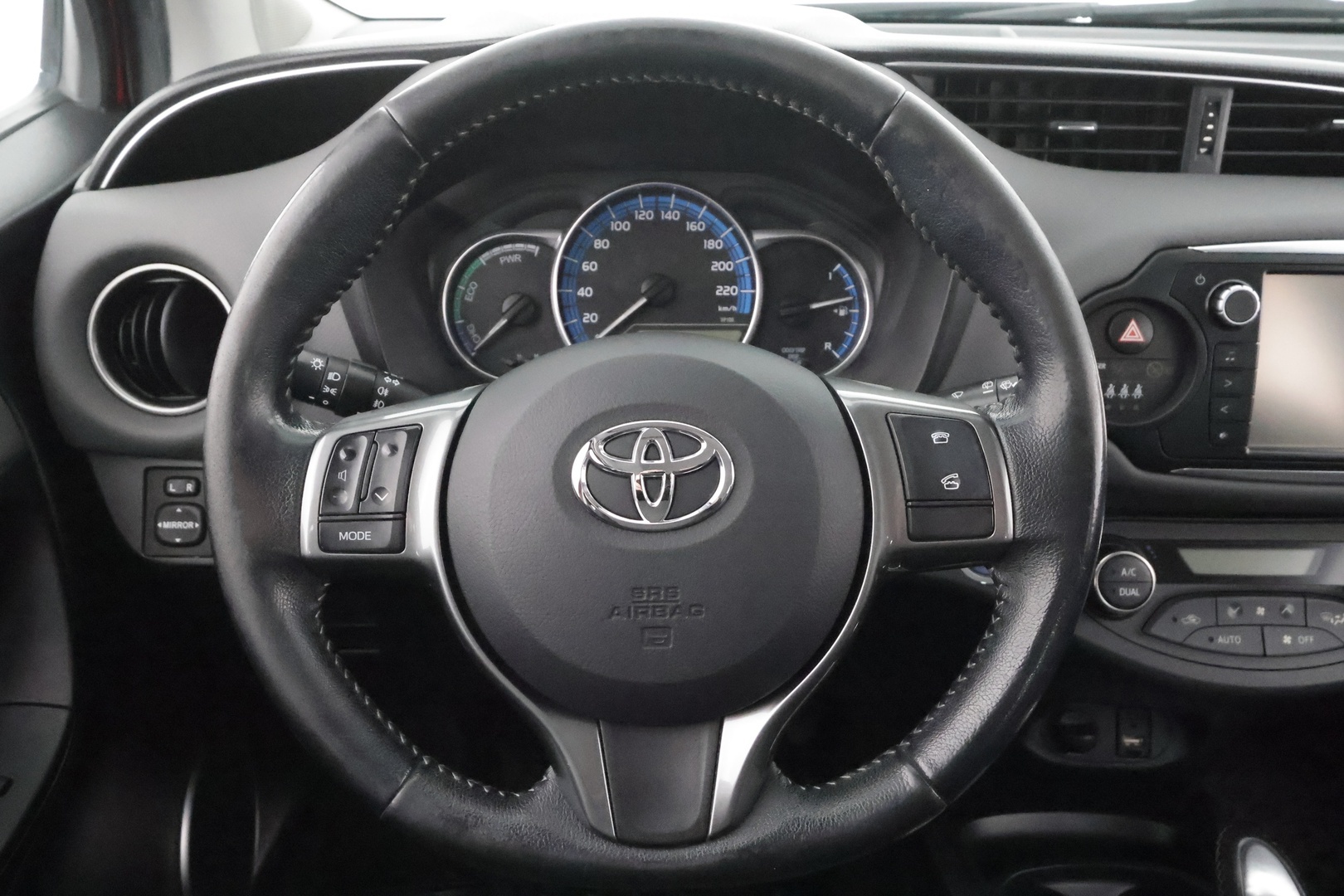 TOYOTA Yaris 2016