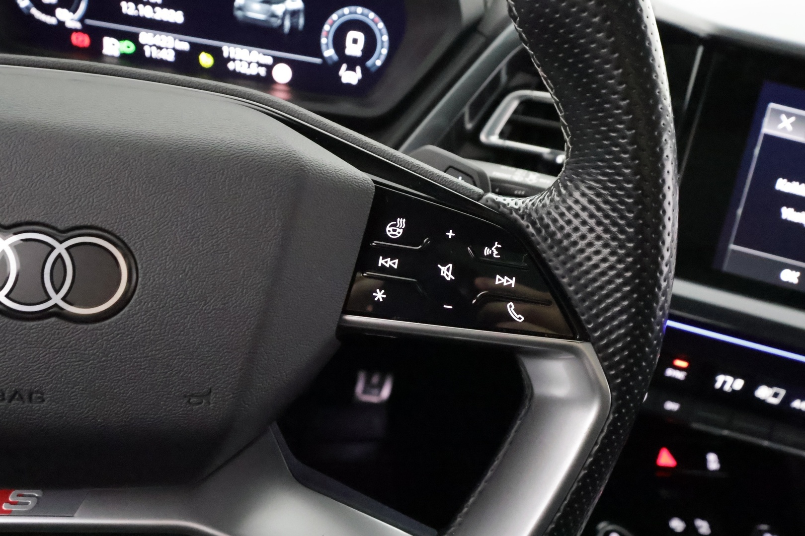 AUDI Q4 e-tron 2022