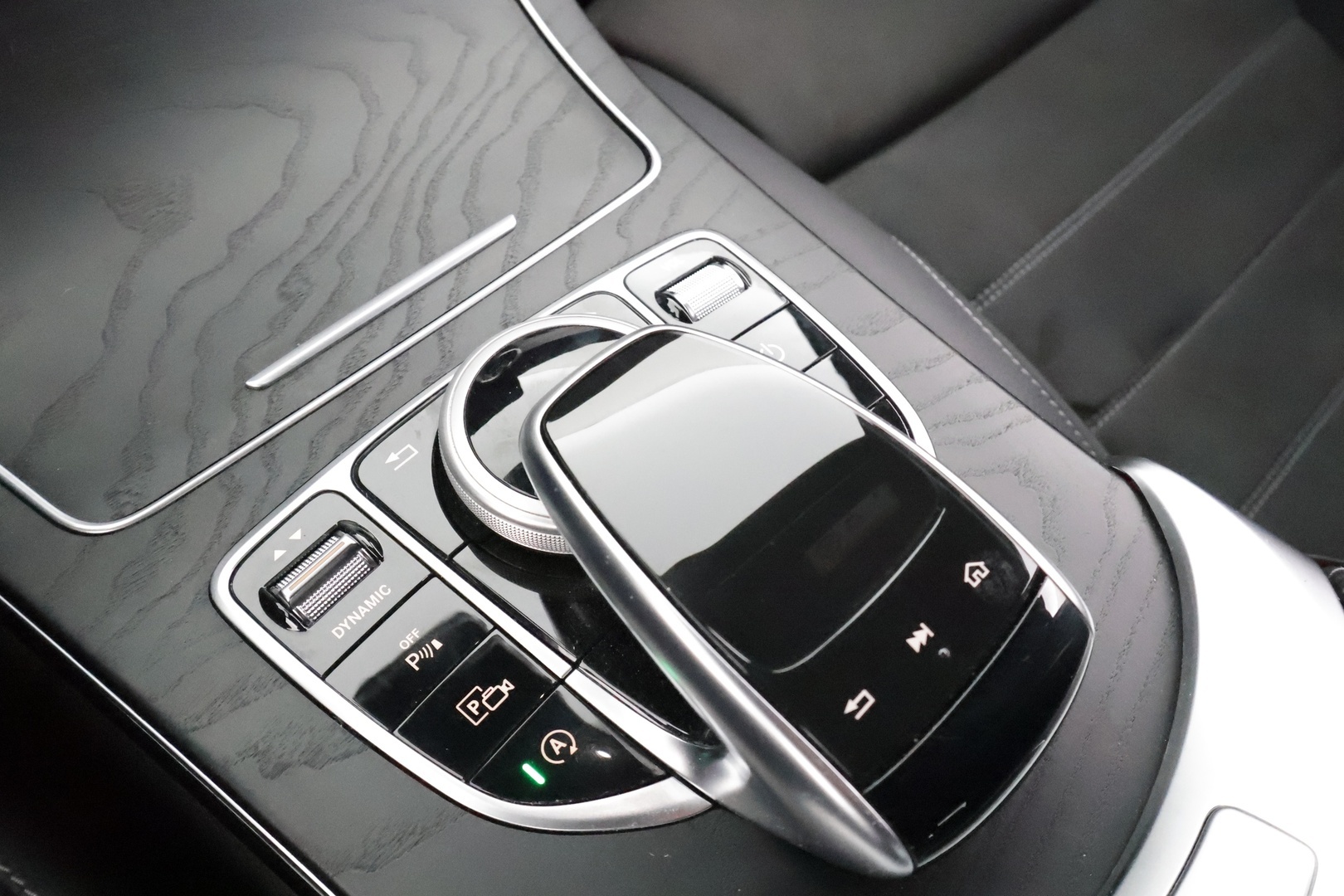 MERCEDES-BENZ C 2020