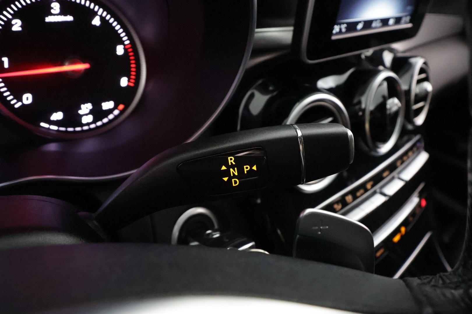 MERCEDES-BENZ C 2016