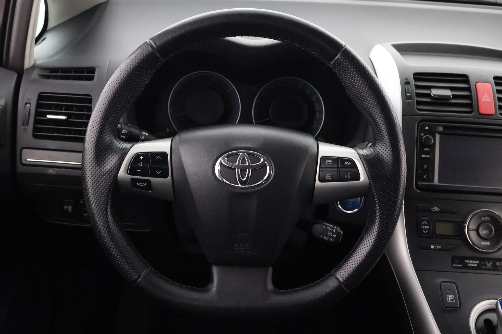 TOYOTA Auris 2012