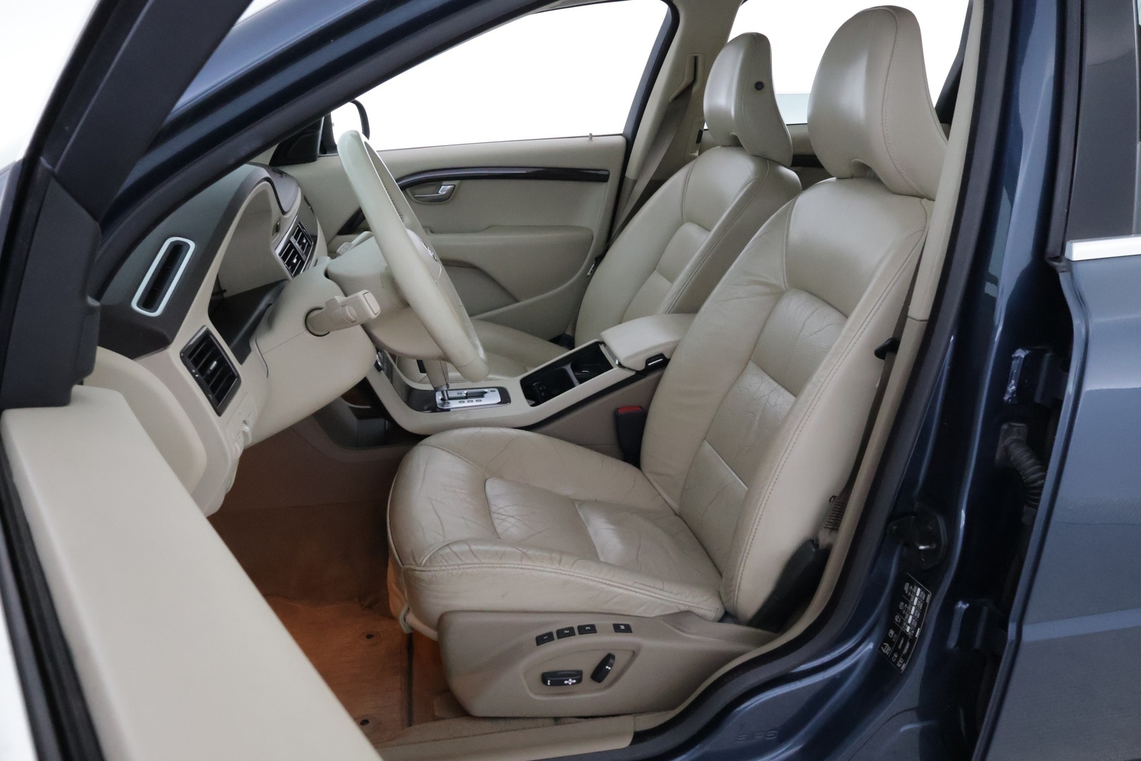 VOLVO V70 2008