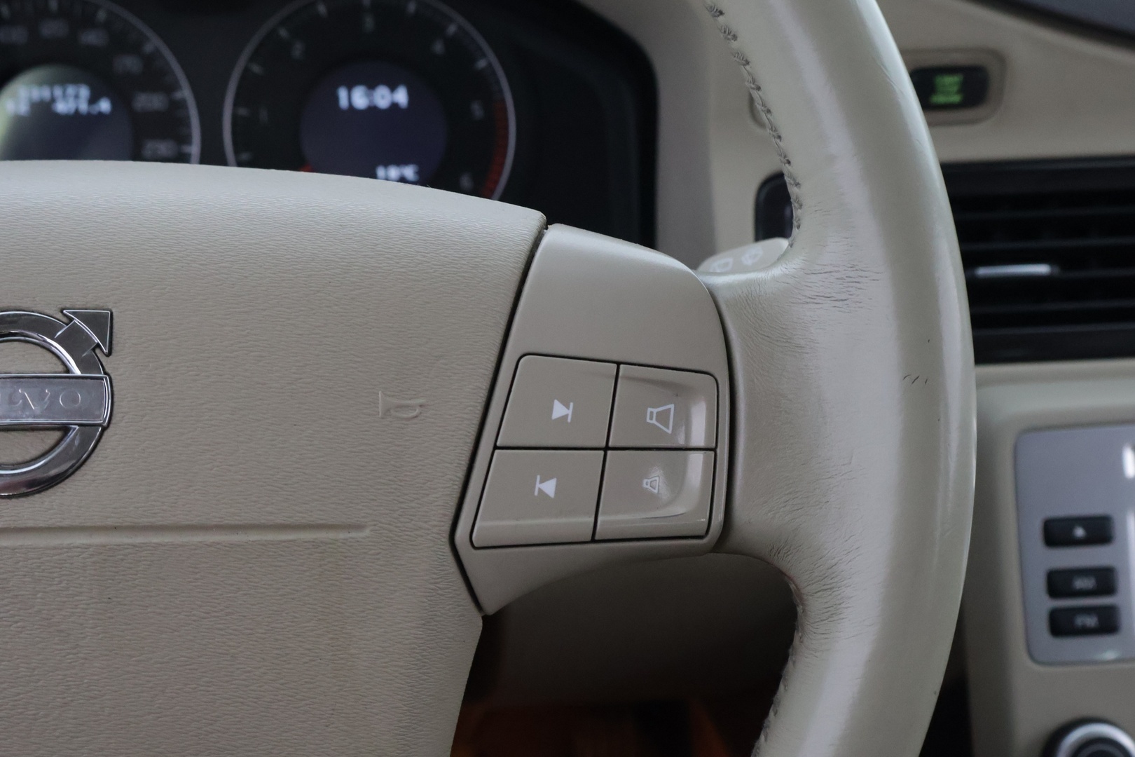 VOLVO V70 2008