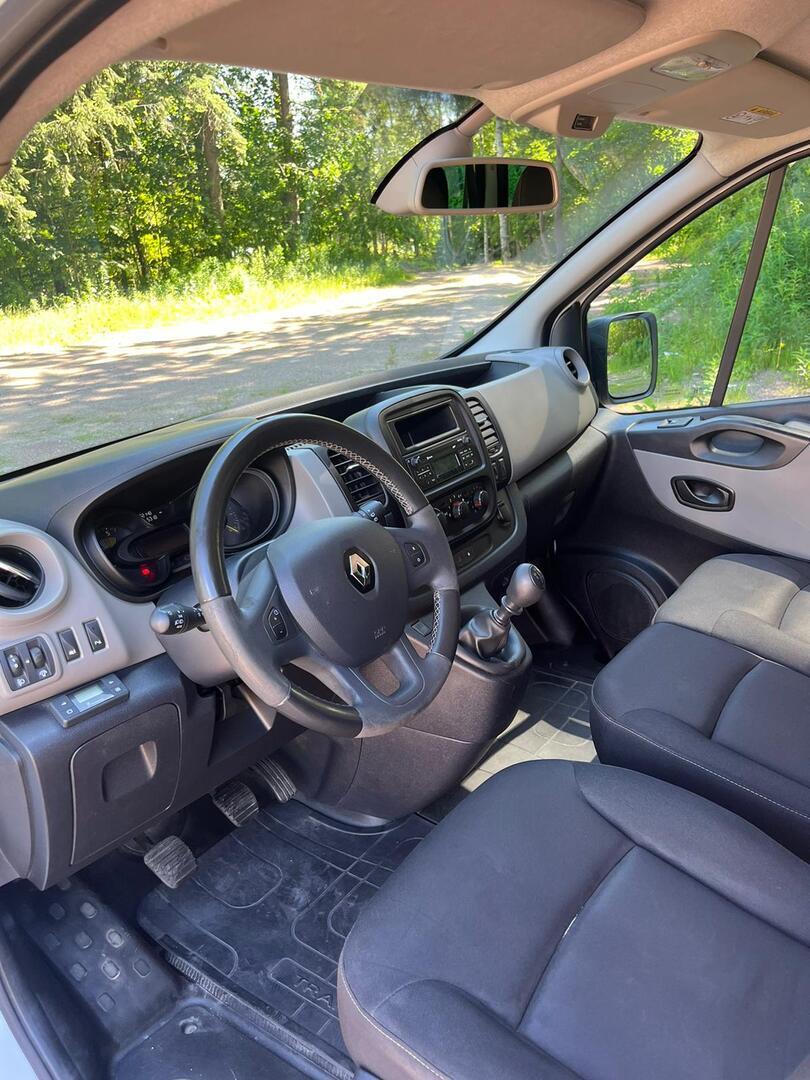 RENAULT Trafic Passenger 2015