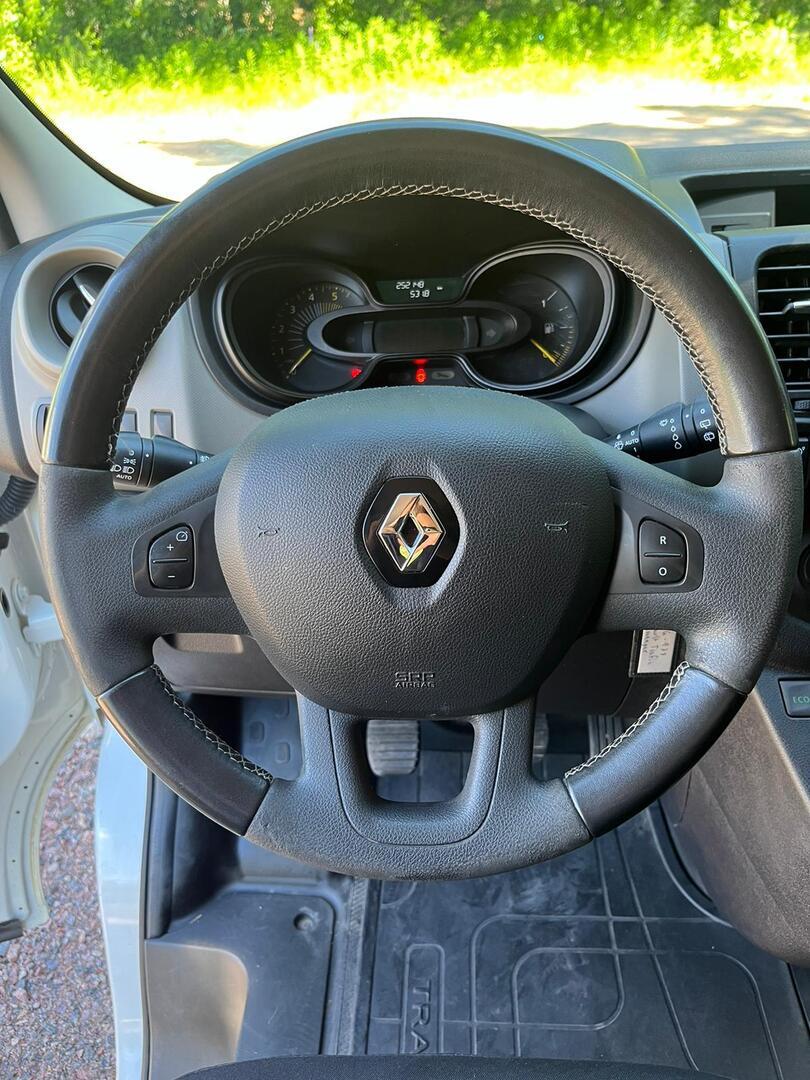 RENAULT Trafic Passenger 2015