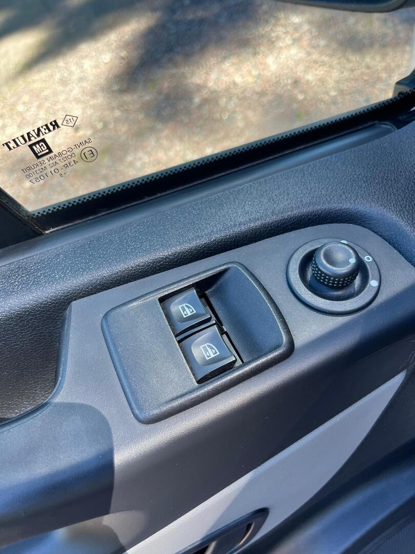 RENAULT Trafic Passenger 2015