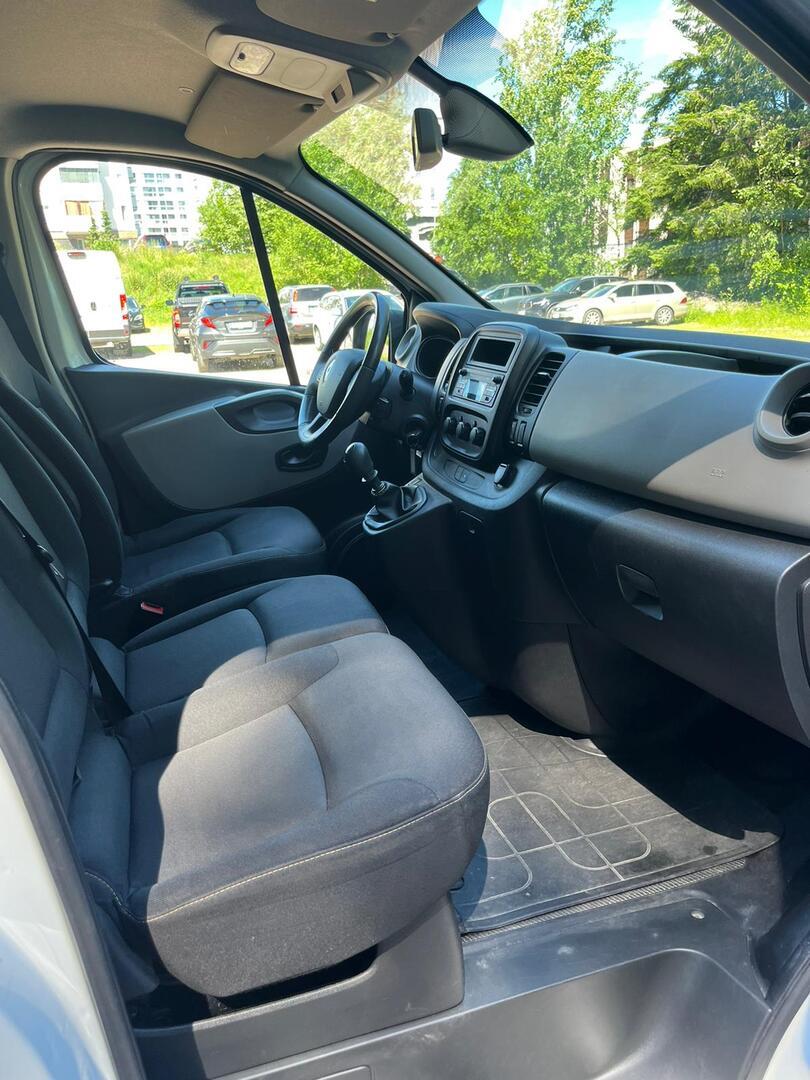 RENAULT Trafic Passenger 2015