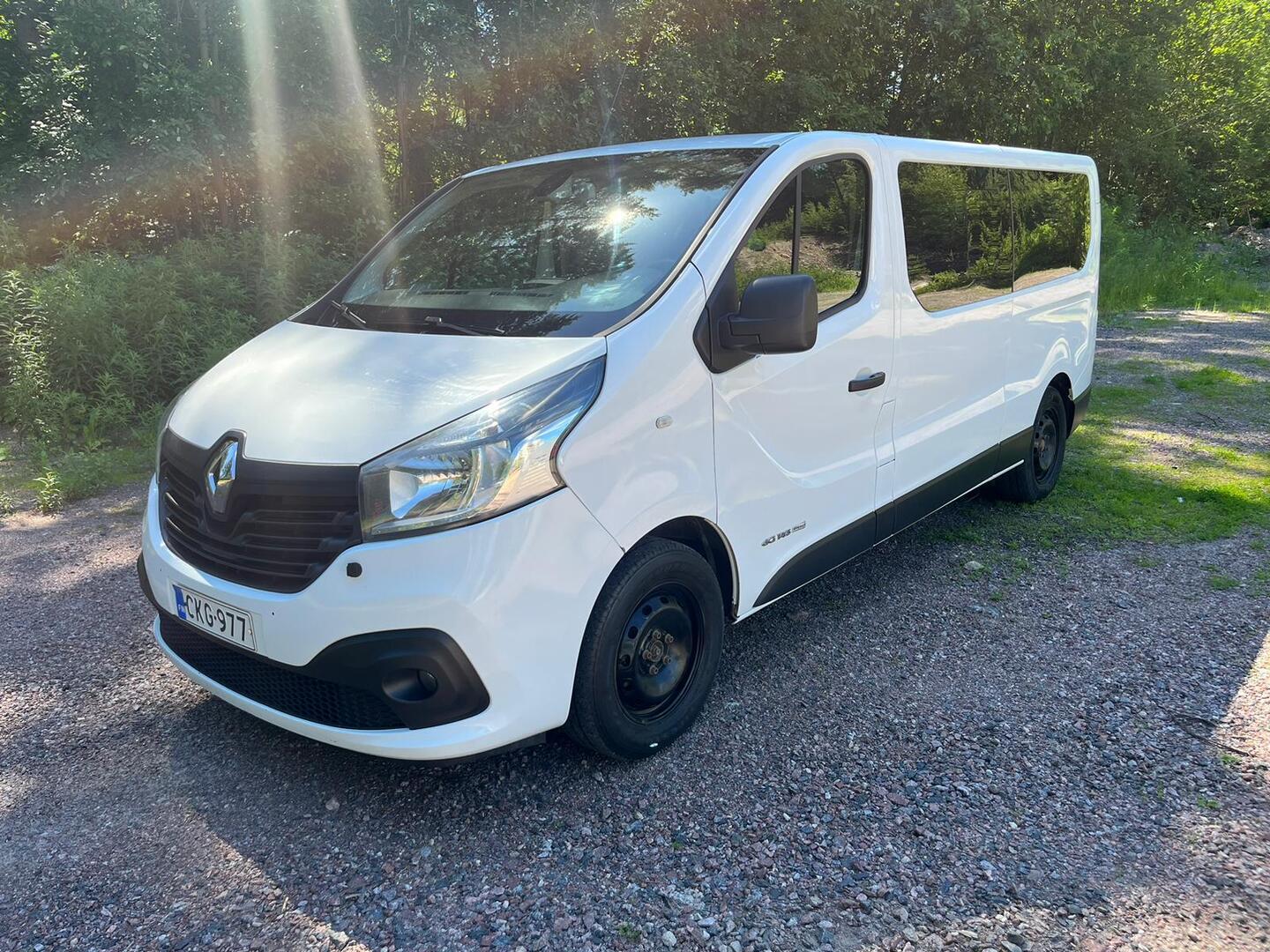 RENAULT Trafic Passenger 2015