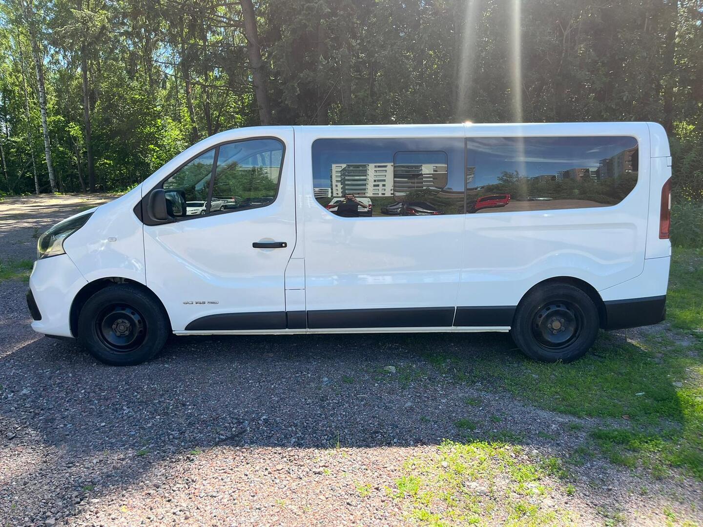RENAULT Trafic Passenger 2015