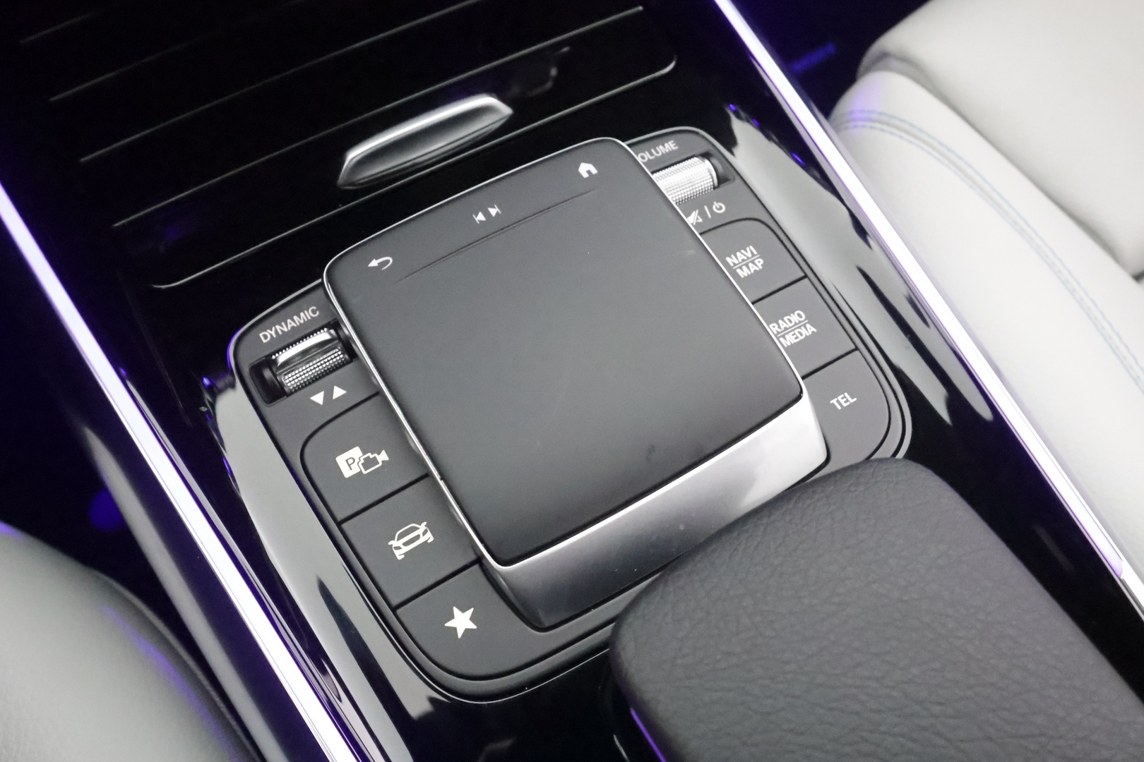 MERCEDES-BENZ EQA 2021