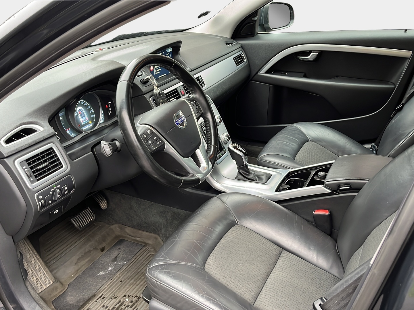 VOLVO V70 2015