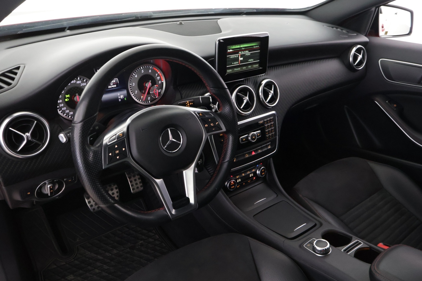 MERCEDES-BENZ A 2014