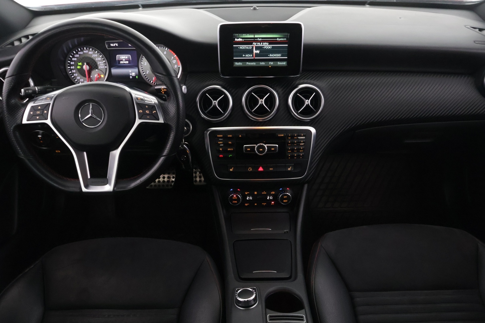 MERCEDES-BENZ A 2014