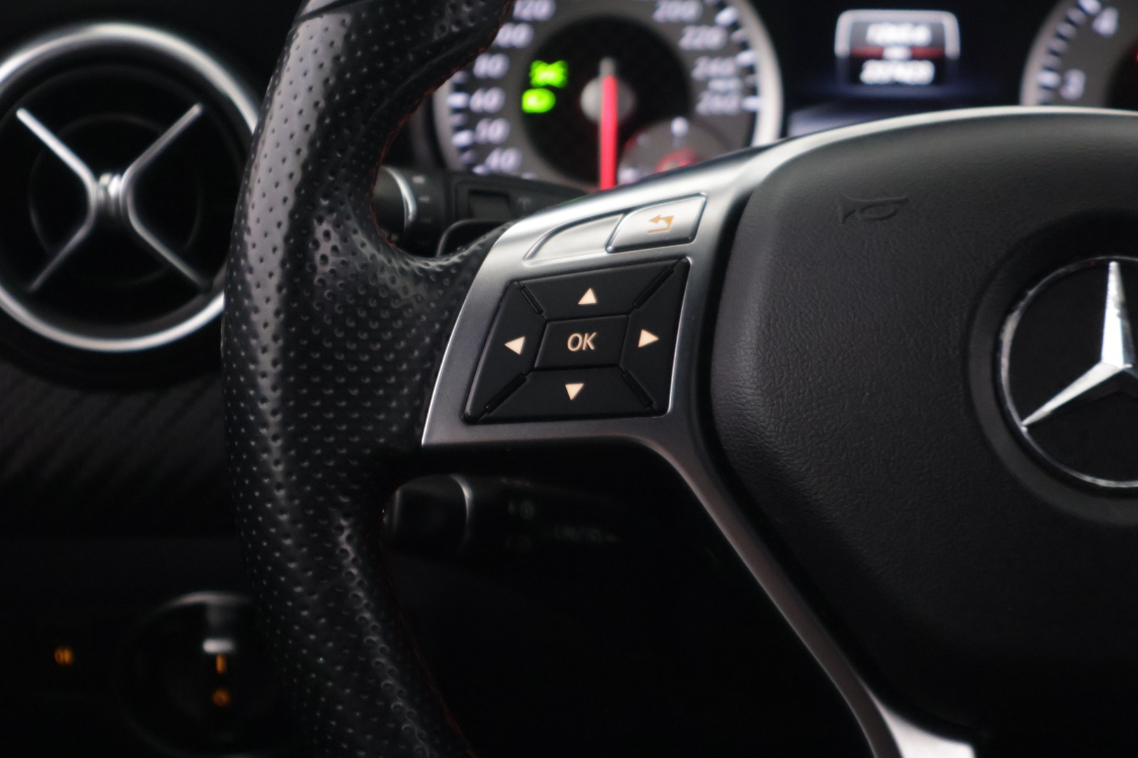 MERCEDES-BENZ A 2014