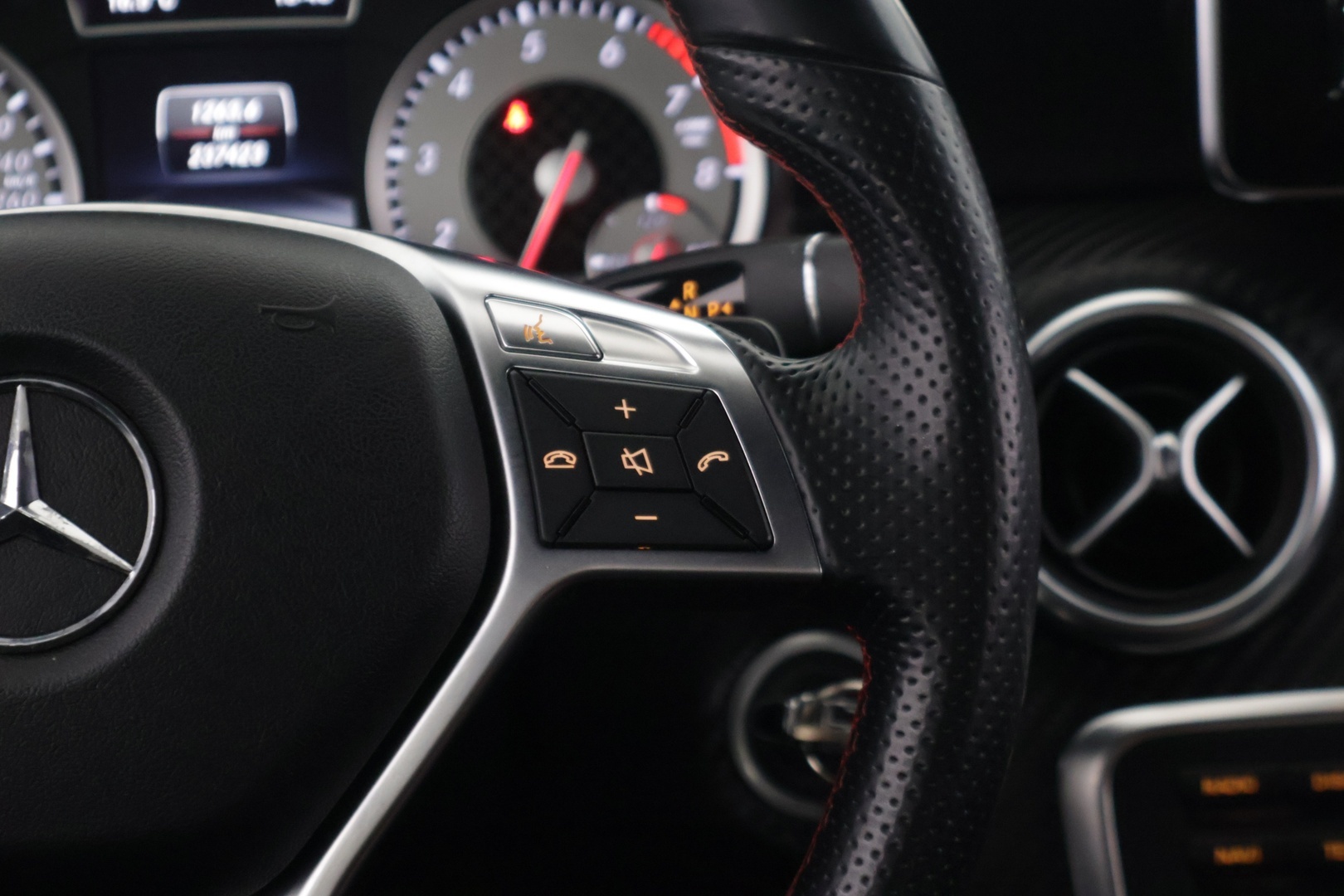 MERCEDES-BENZ A 2014