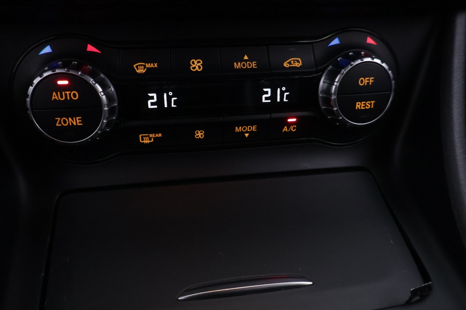 MERCEDES-BENZ A 2014