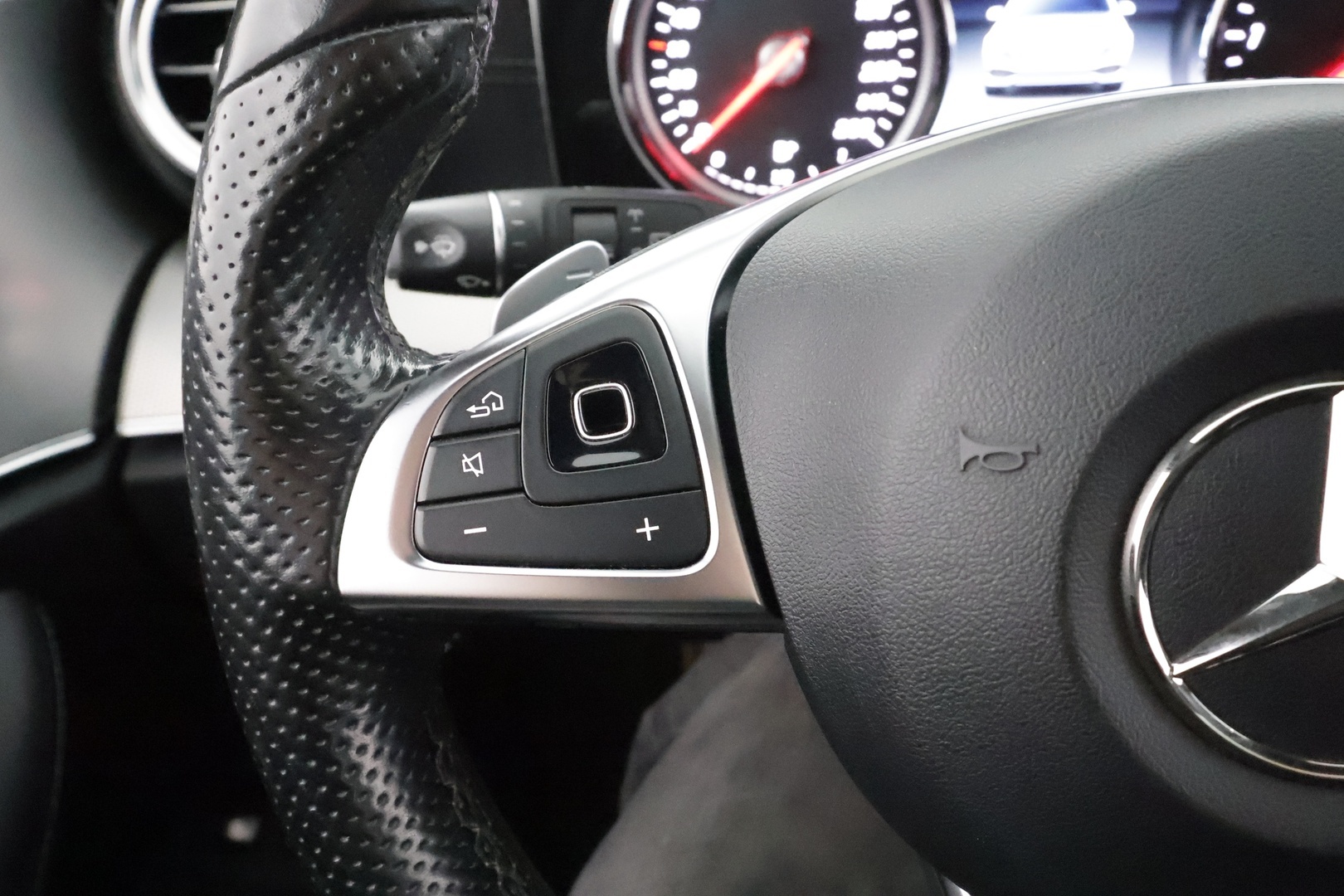 MERCEDES-BENZ E 2018