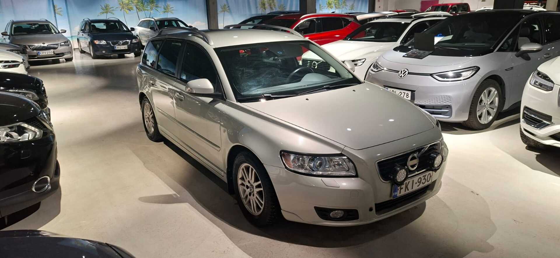 VOLVO V50 2011