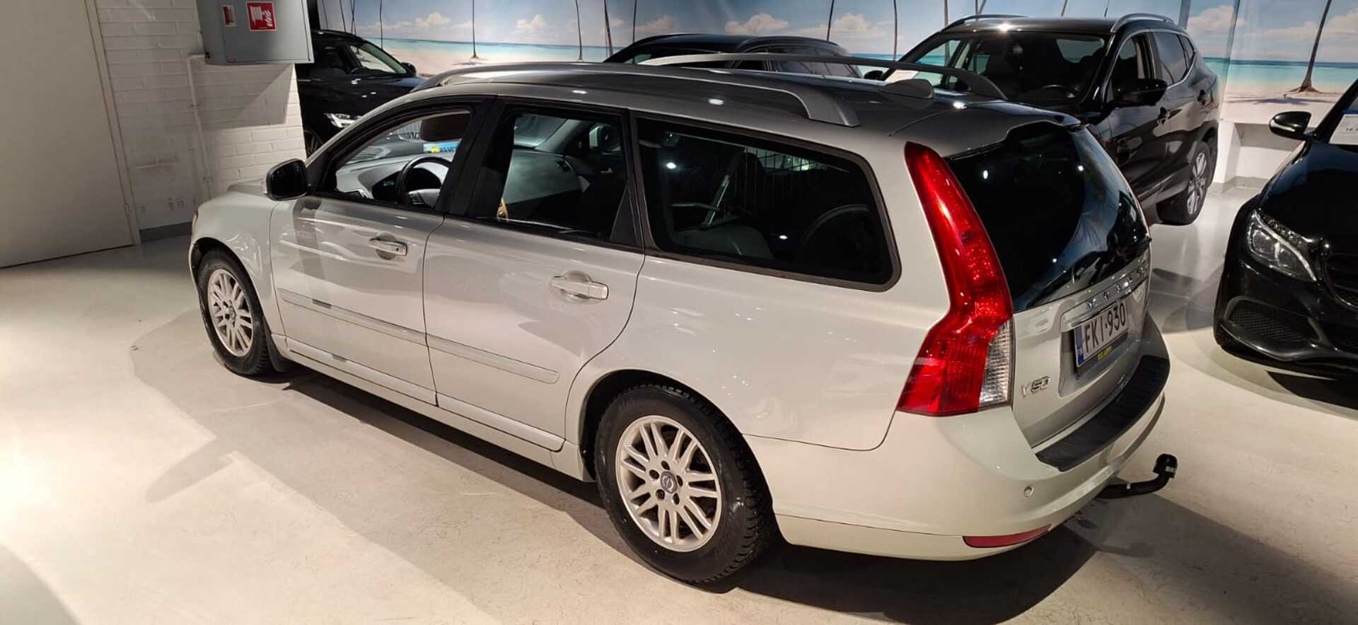 VOLVO V50 2011