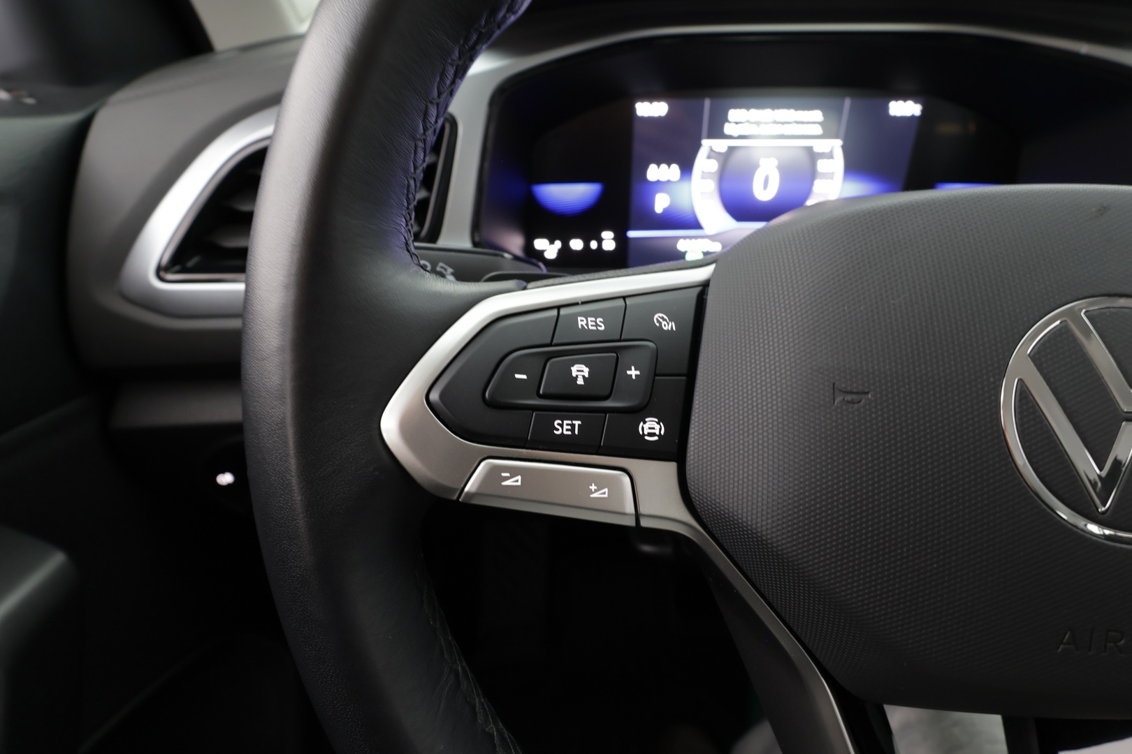 VOLKSWAGEN T-Roc 2024