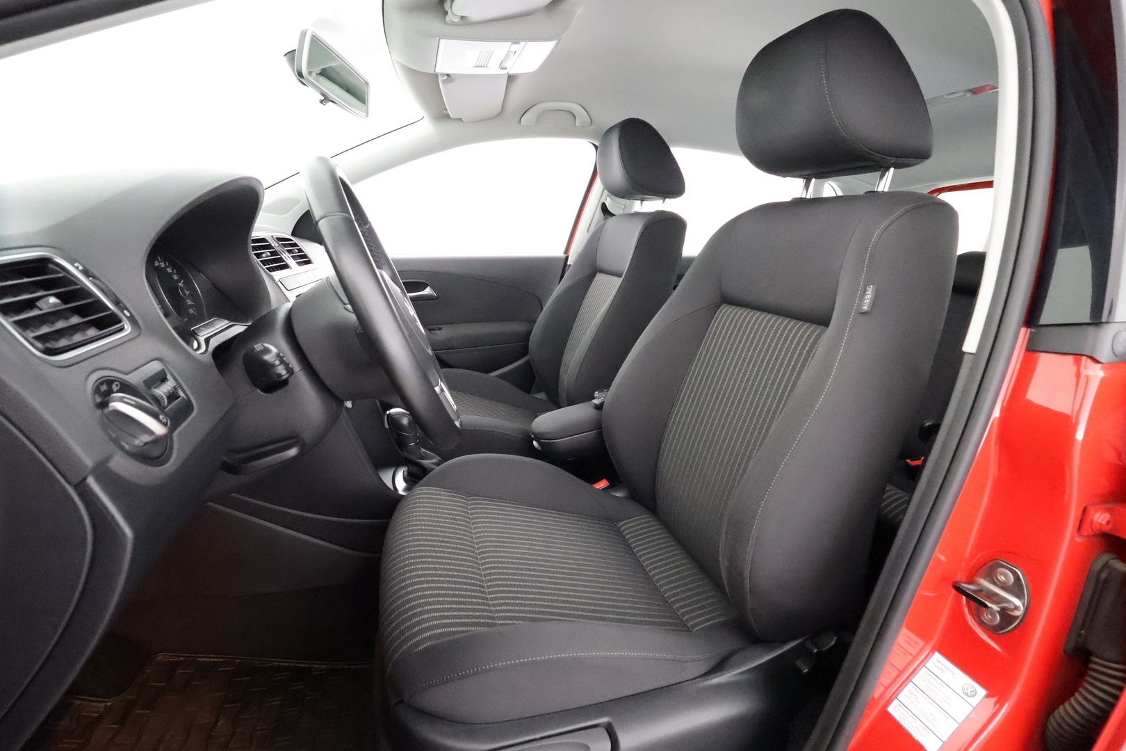 VOLKSWAGEN Polo 2011