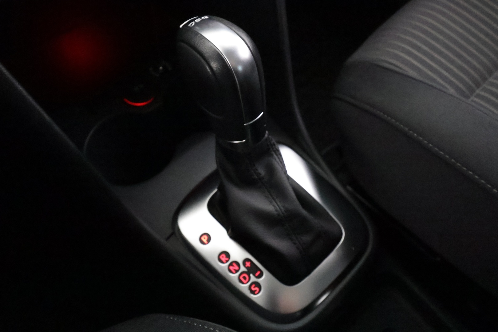 VOLKSWAGEN Polo 2011