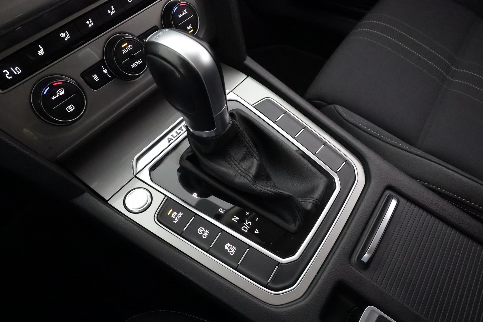 VOLKSWAGEN Passat 2016