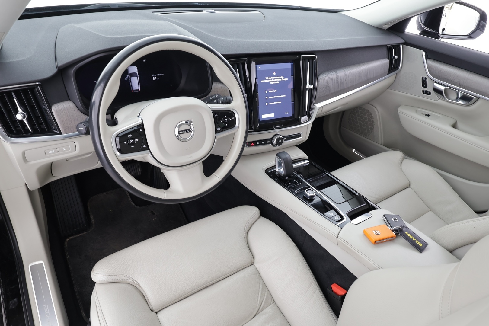 VOLVO V90 2023
