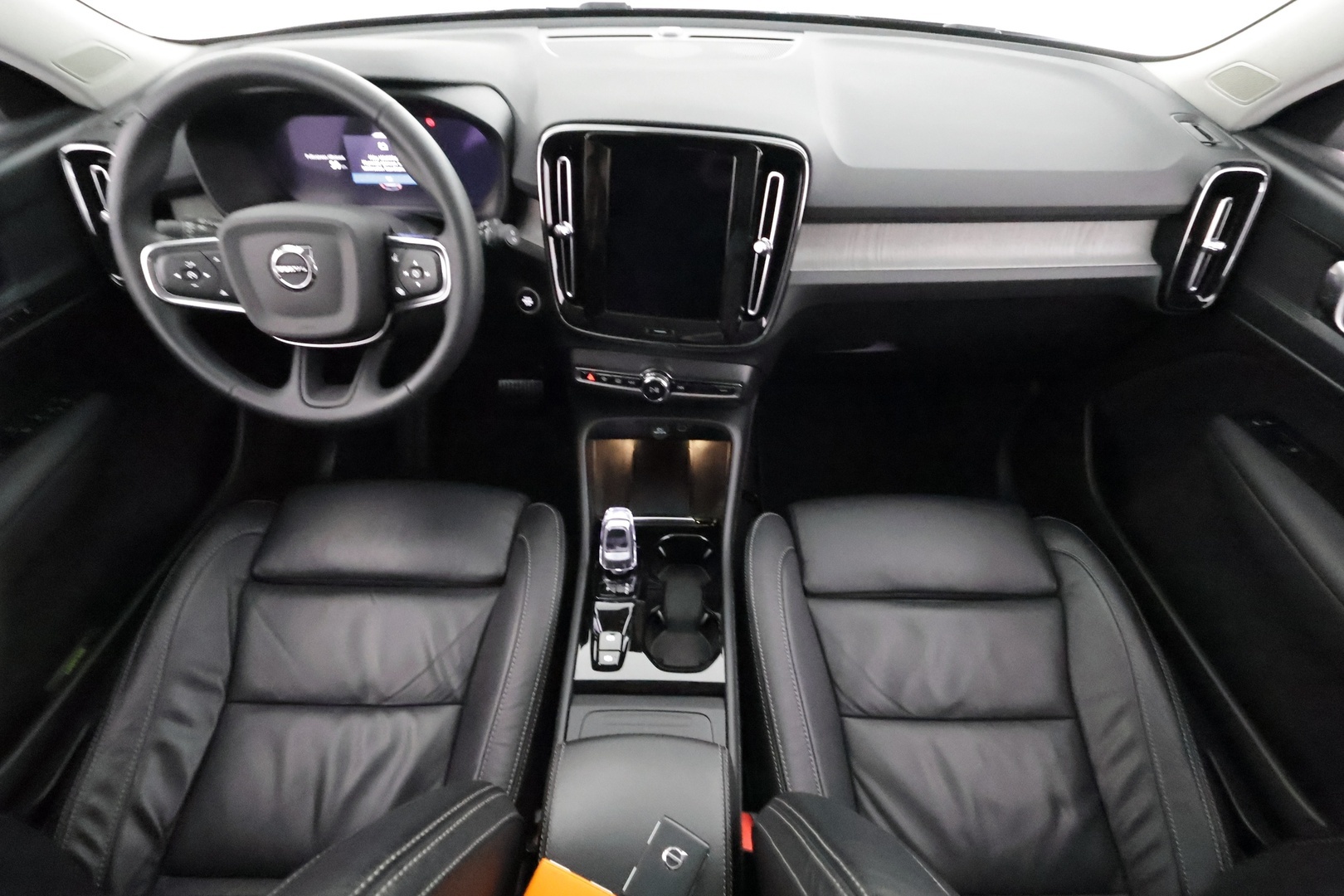 VOLVO XC40 2023