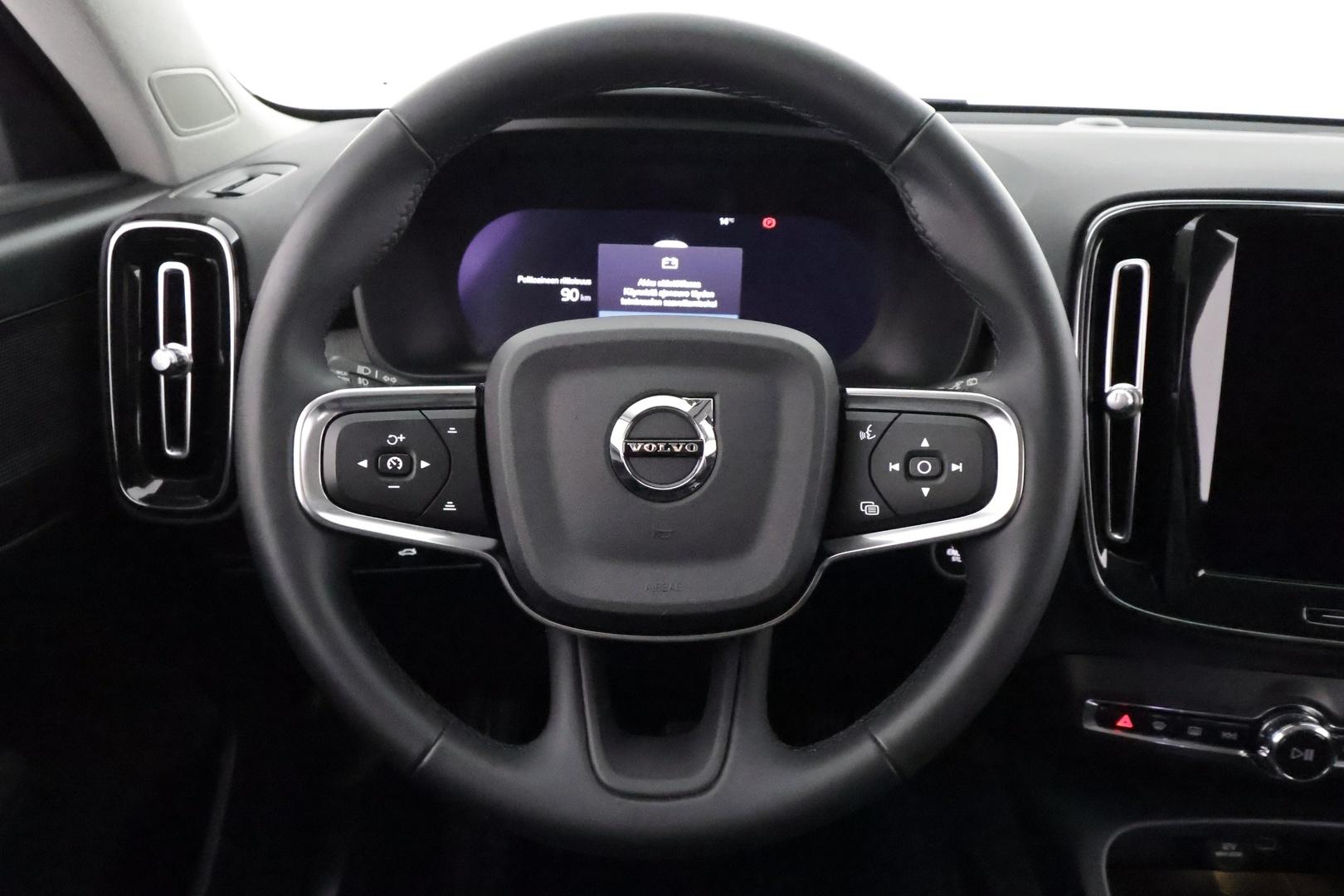 VOLVO XC40 2023