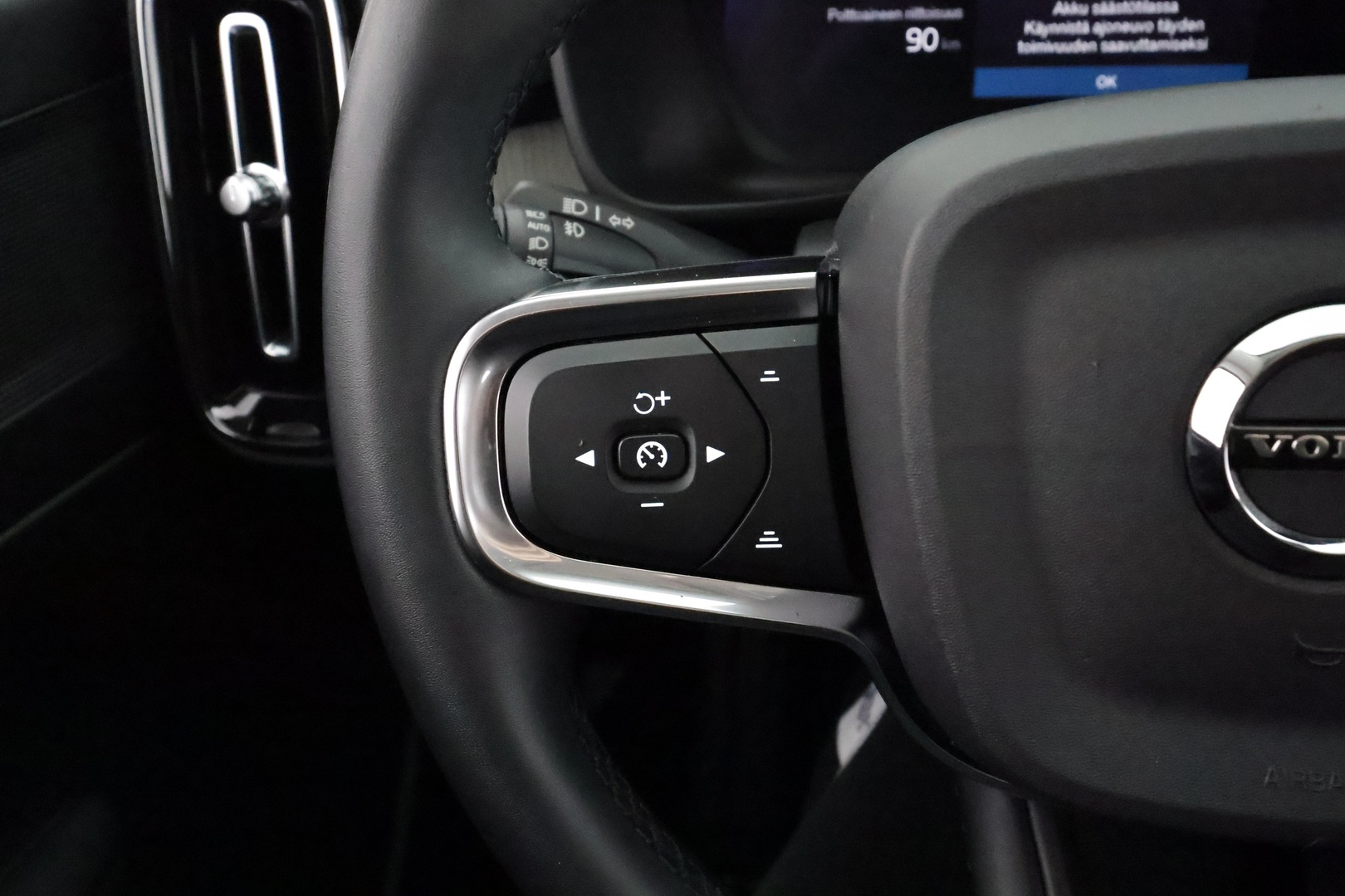 VOLVO XC40 2023