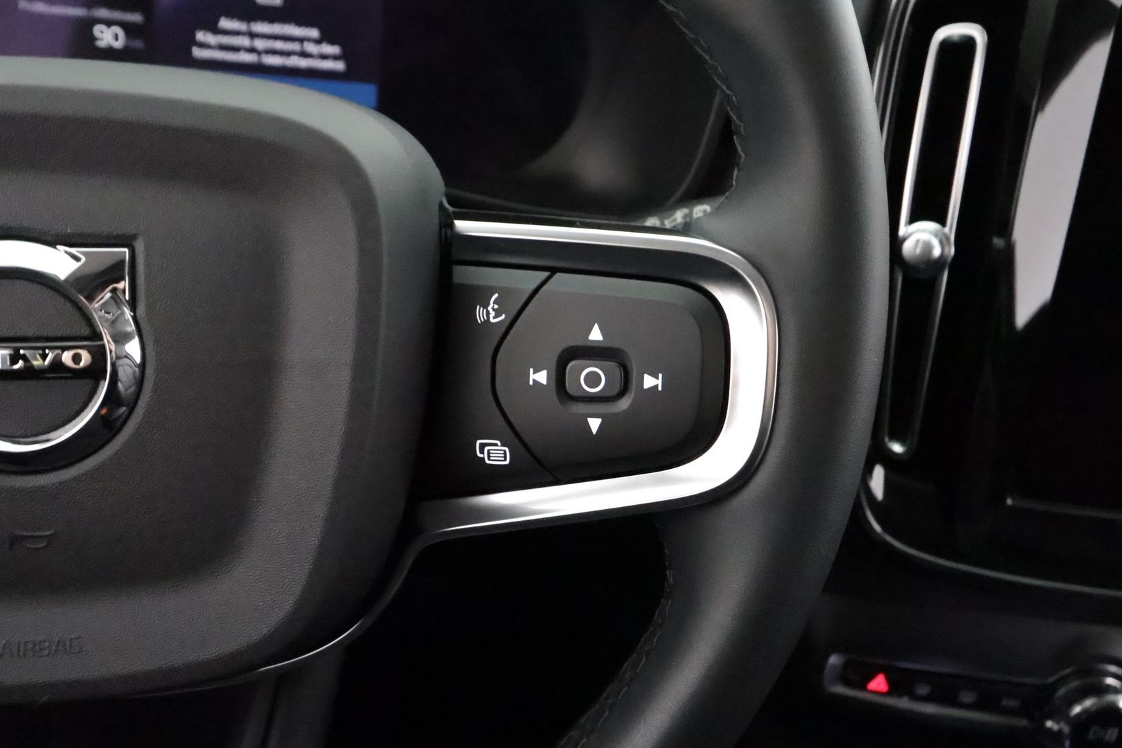 VOLVO XC40 2023