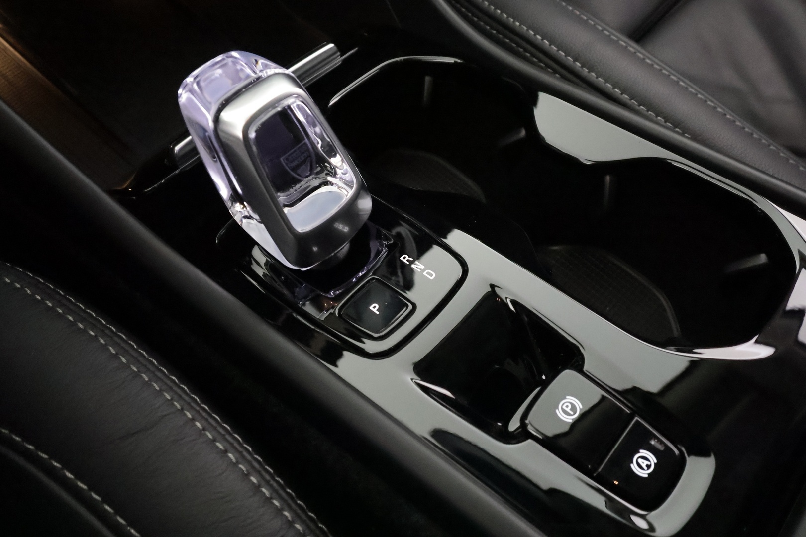 VOLVO XC40 2023