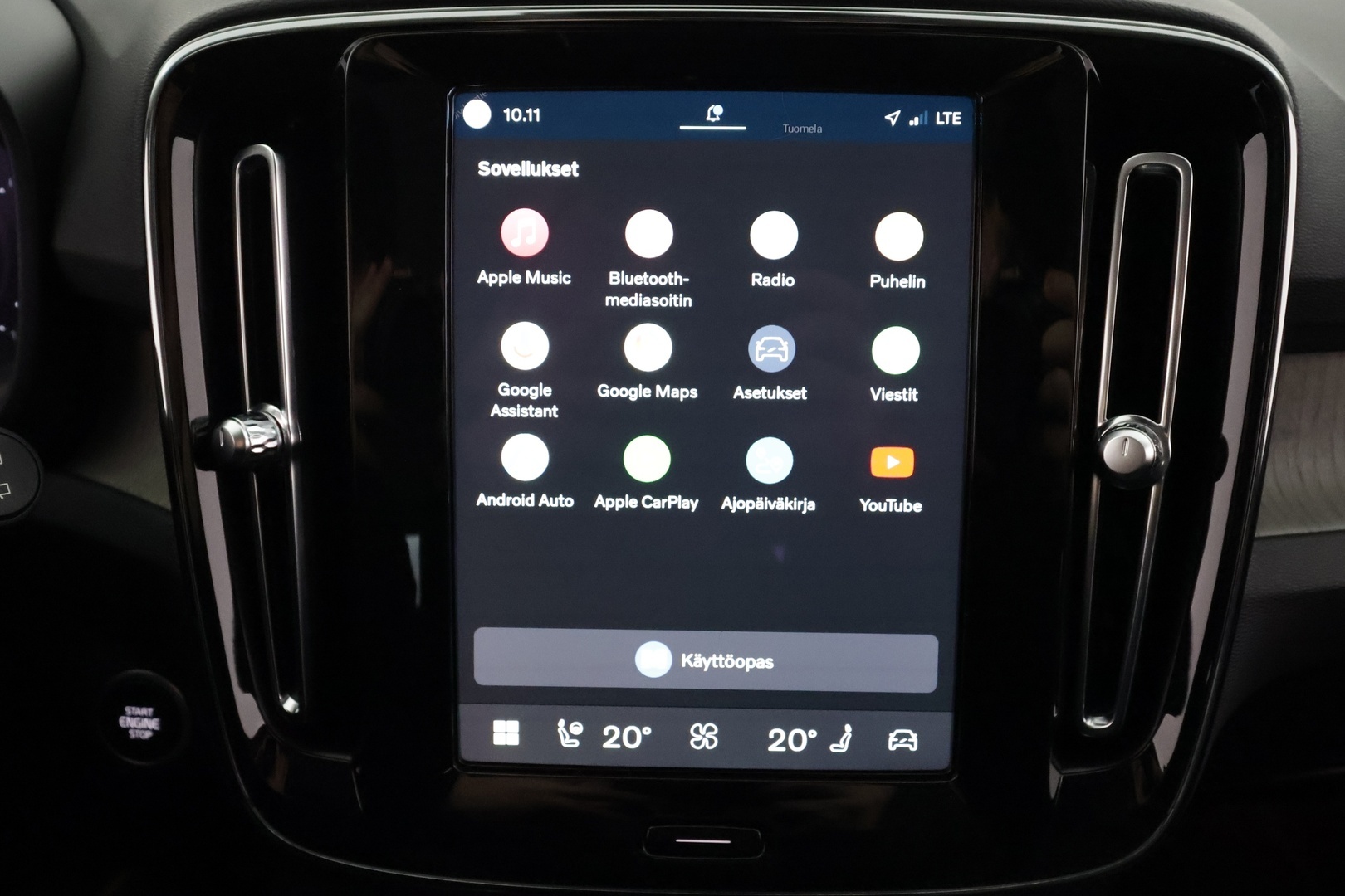 VOLVO XC40 2023