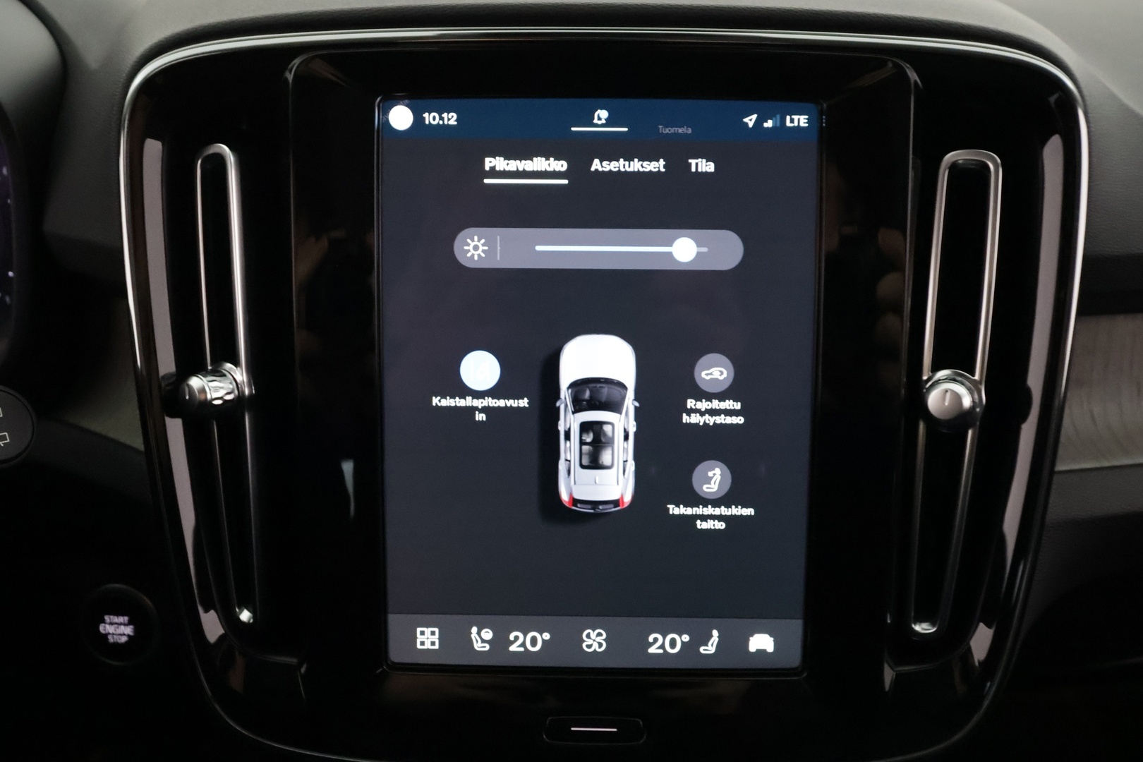 VOLVO XC40 2023