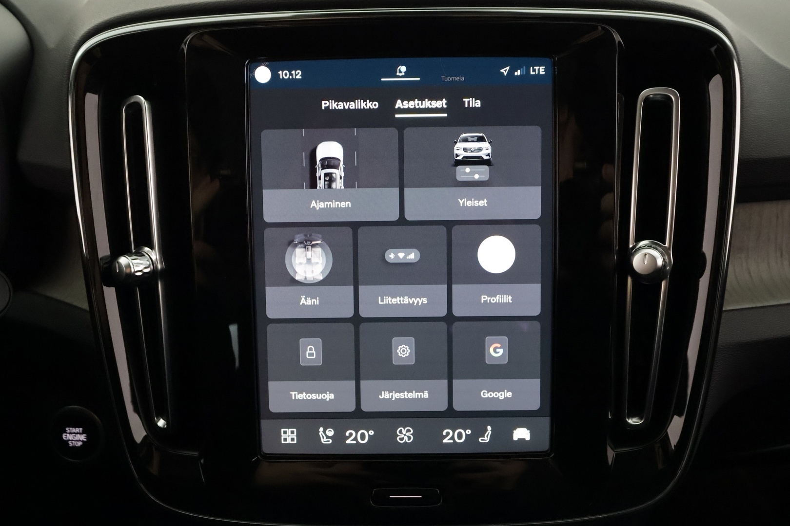 VOLVO XC40 2023