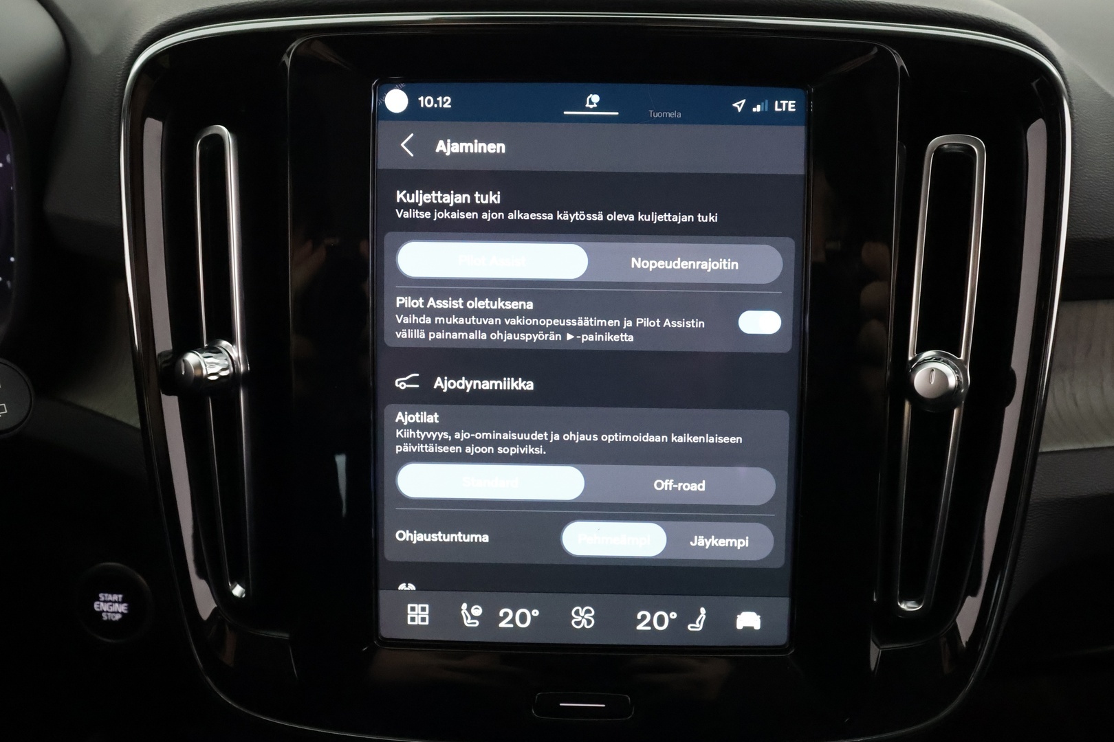 VOLVO XC40 2023