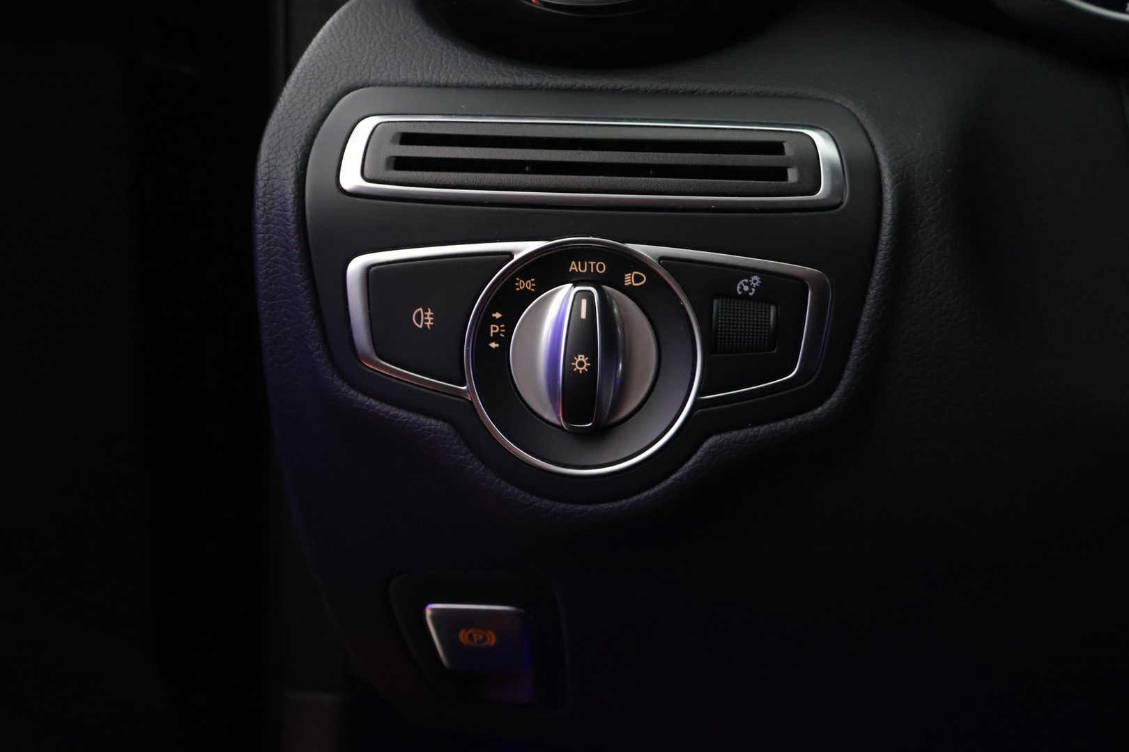 MERCEDES-BENZ C 2021