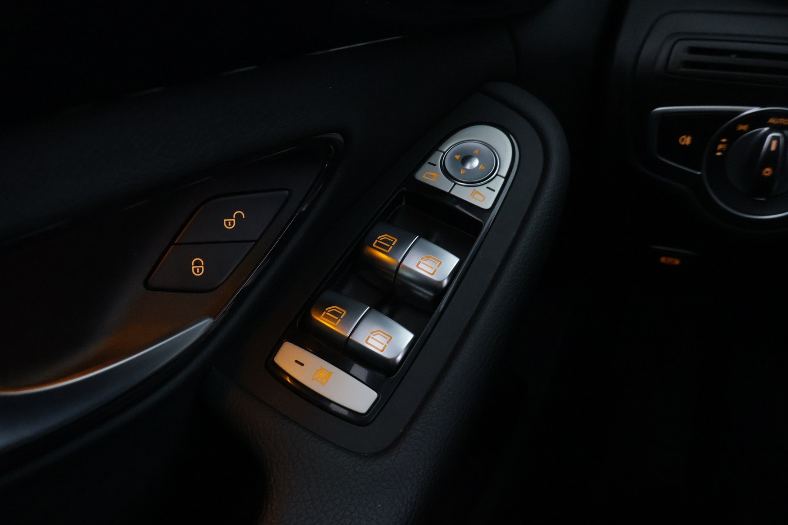 MERCEDES-BENZ C 2020