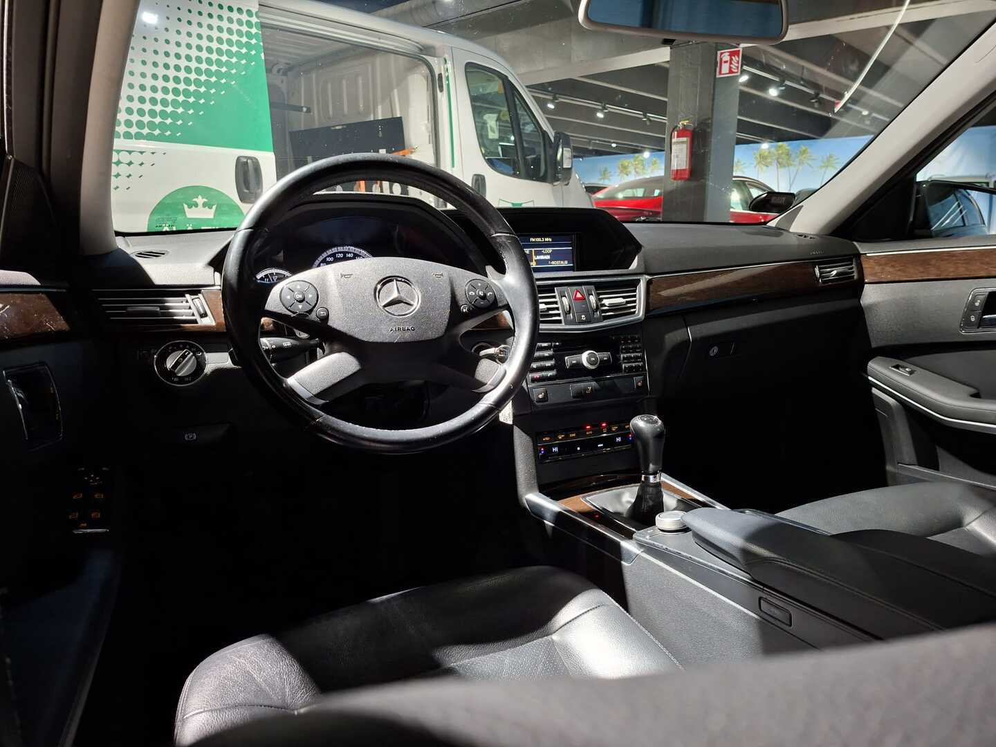 MERCEDES-BENZ E 2009