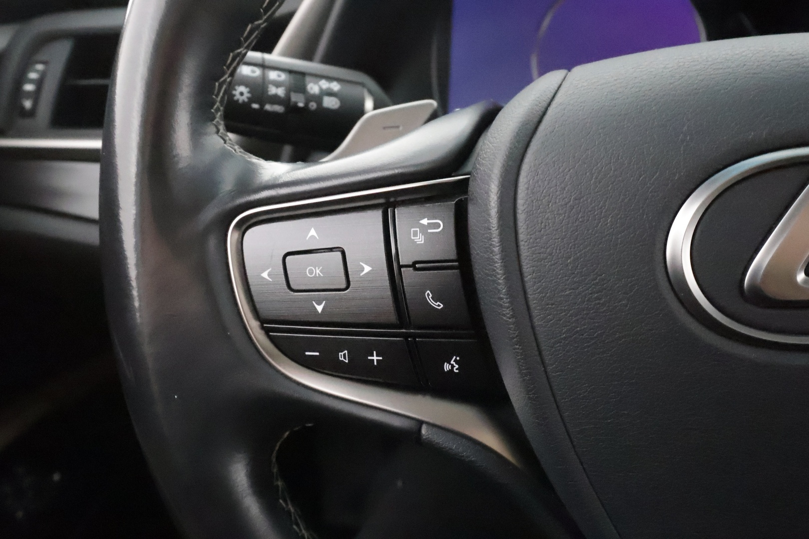 LEXUS ES 2020