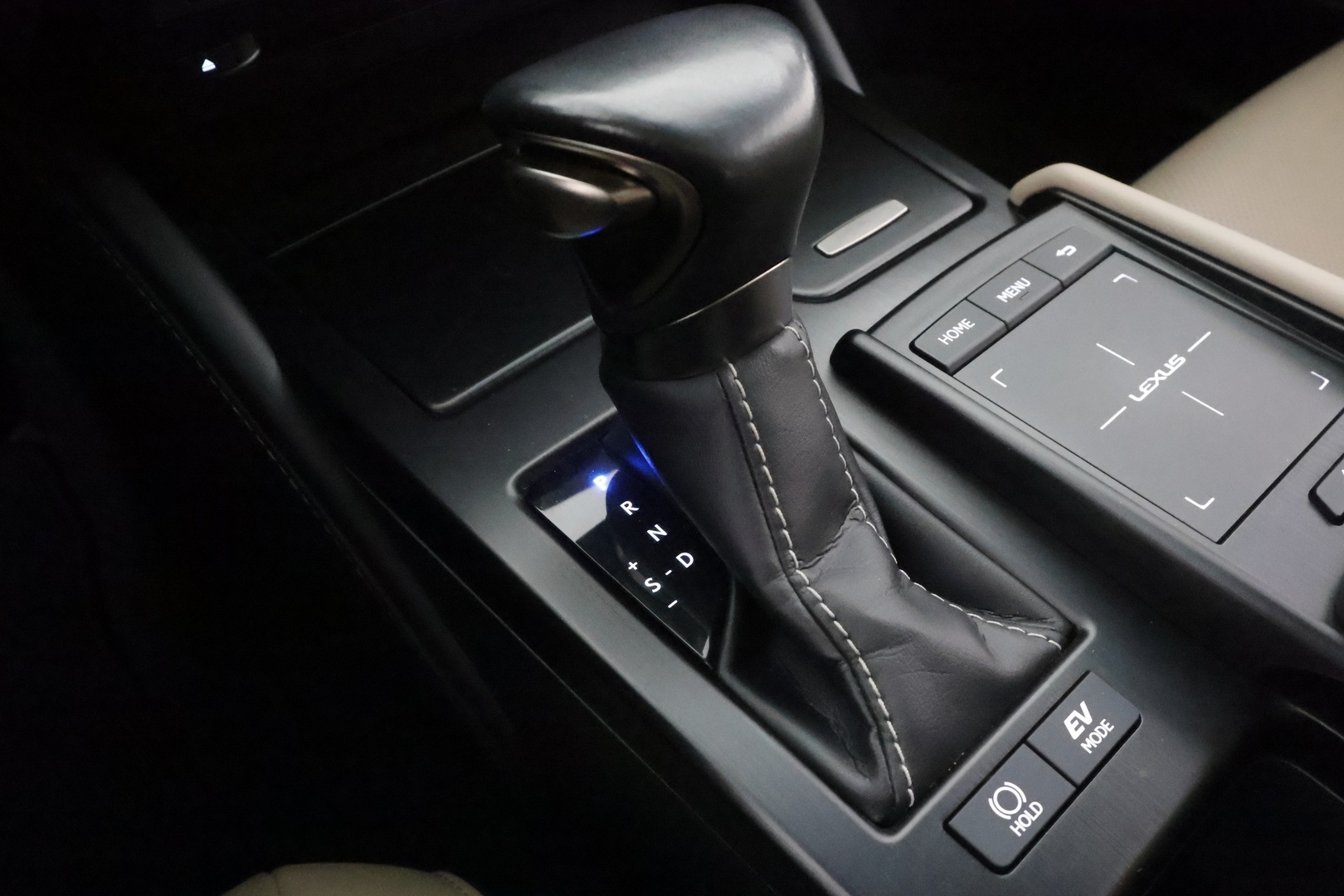 LEXUS ES 2020