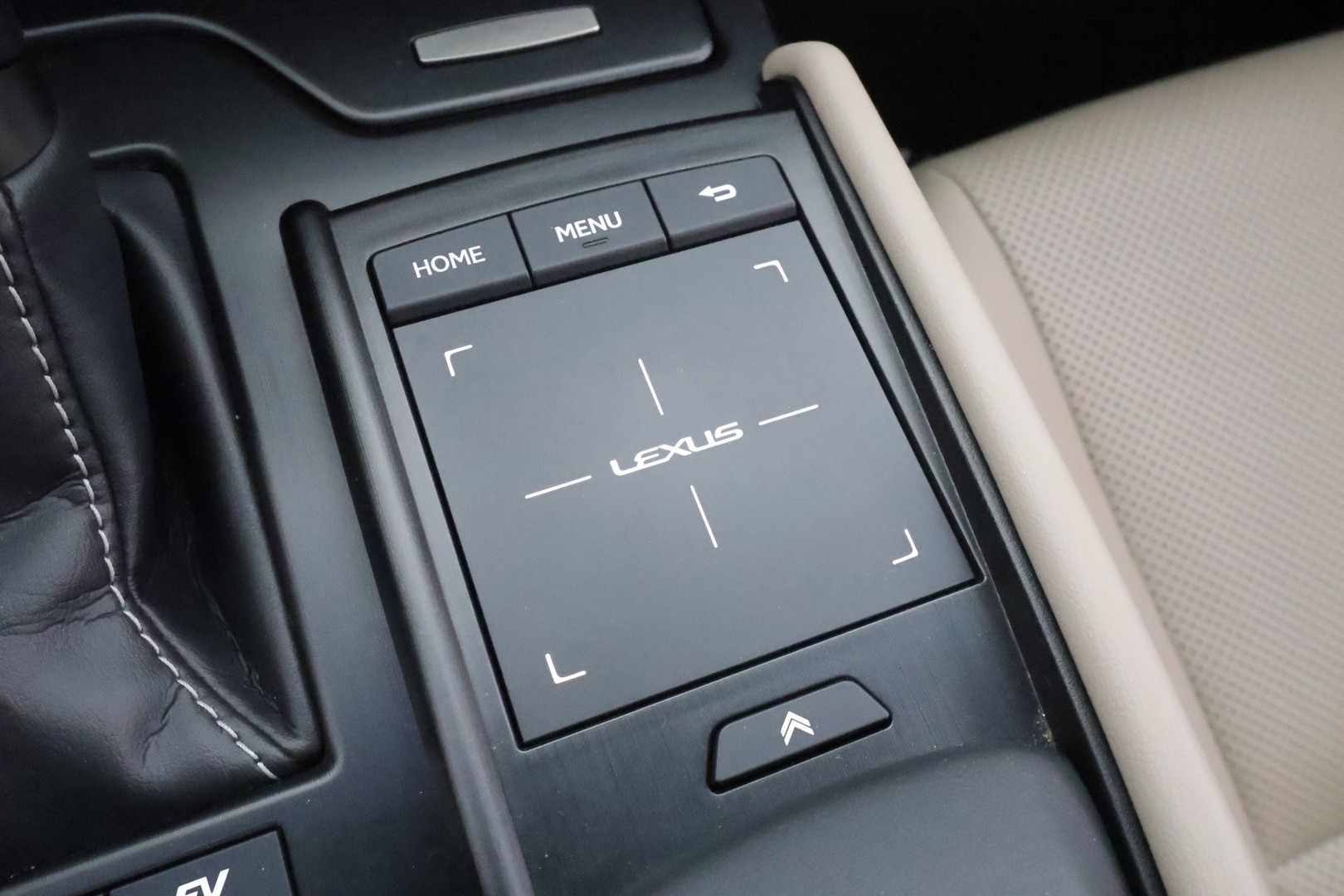 LEXUS ES 2020