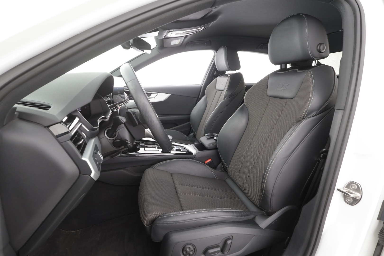 AUDI A4 2021