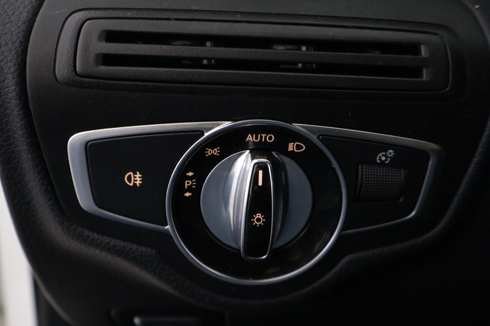 MERCEDES-BENZ C 2015