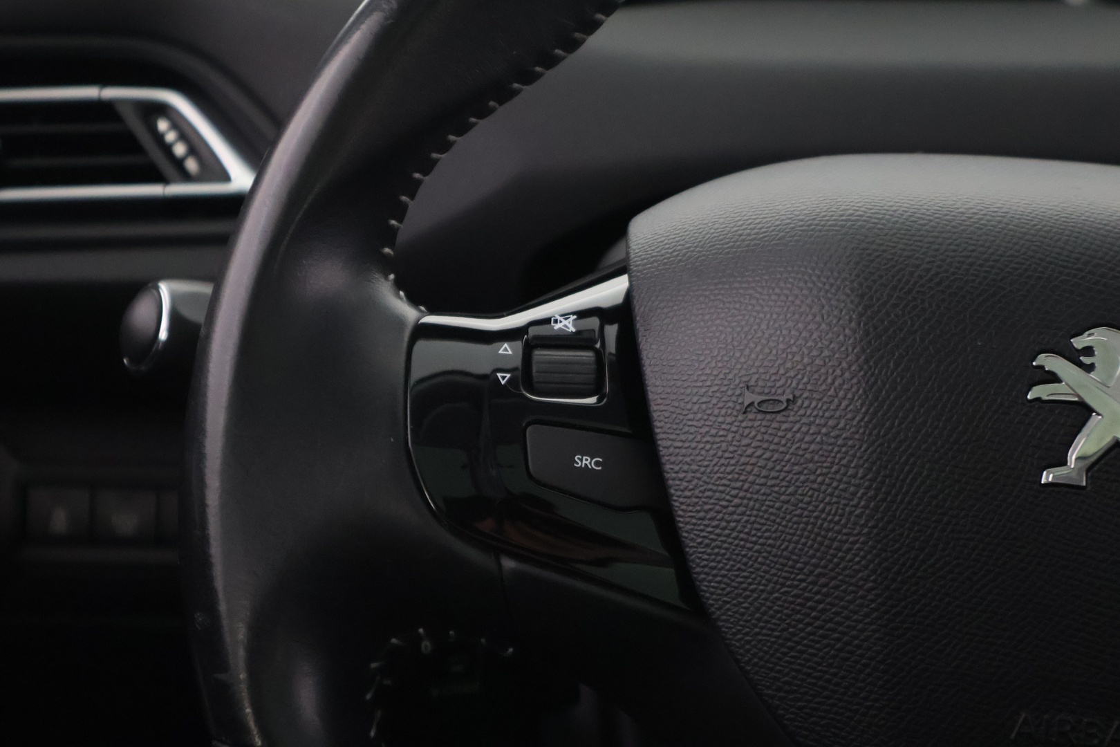 PEUGEOT 308 2015