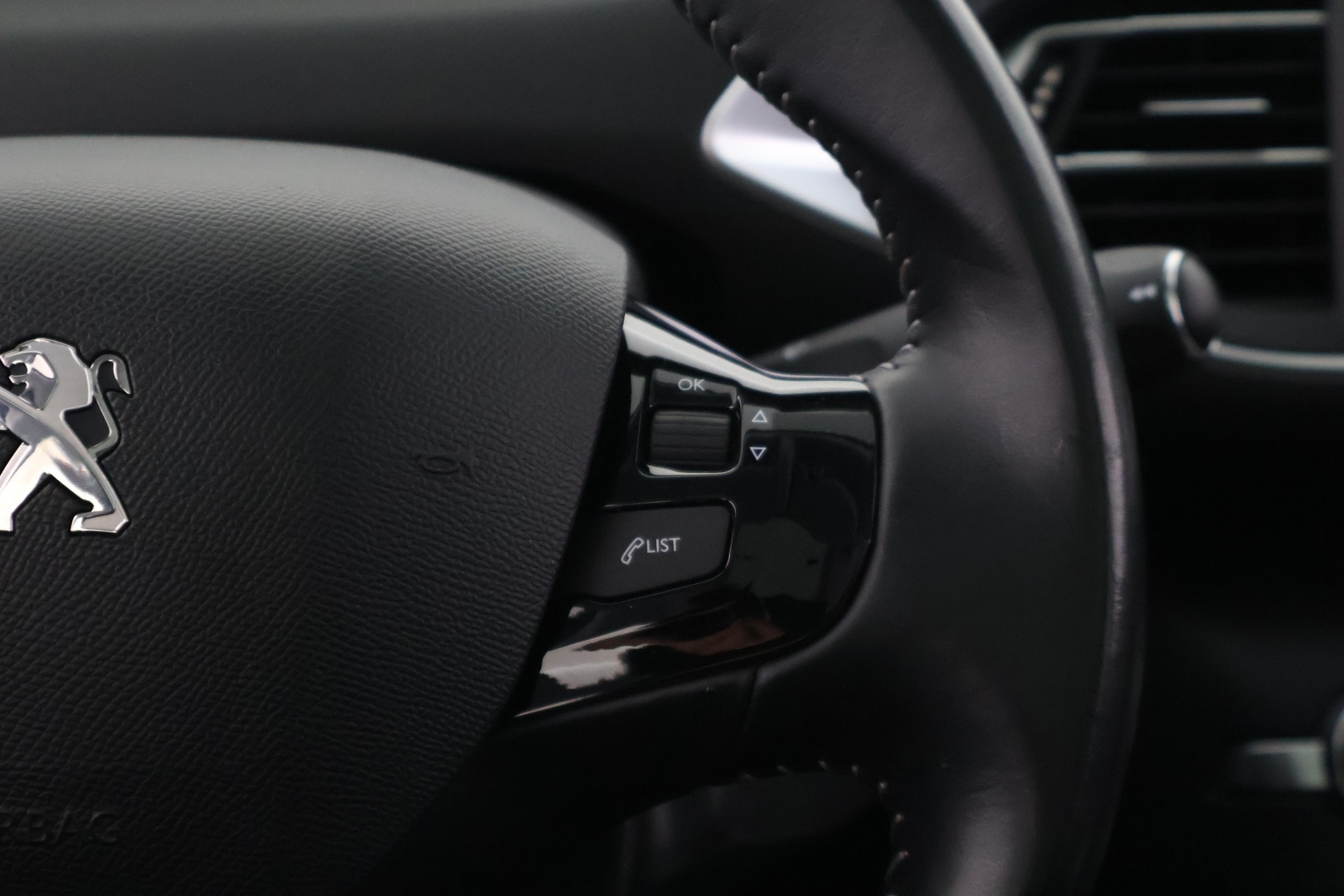 PEUGEOT 308 2015