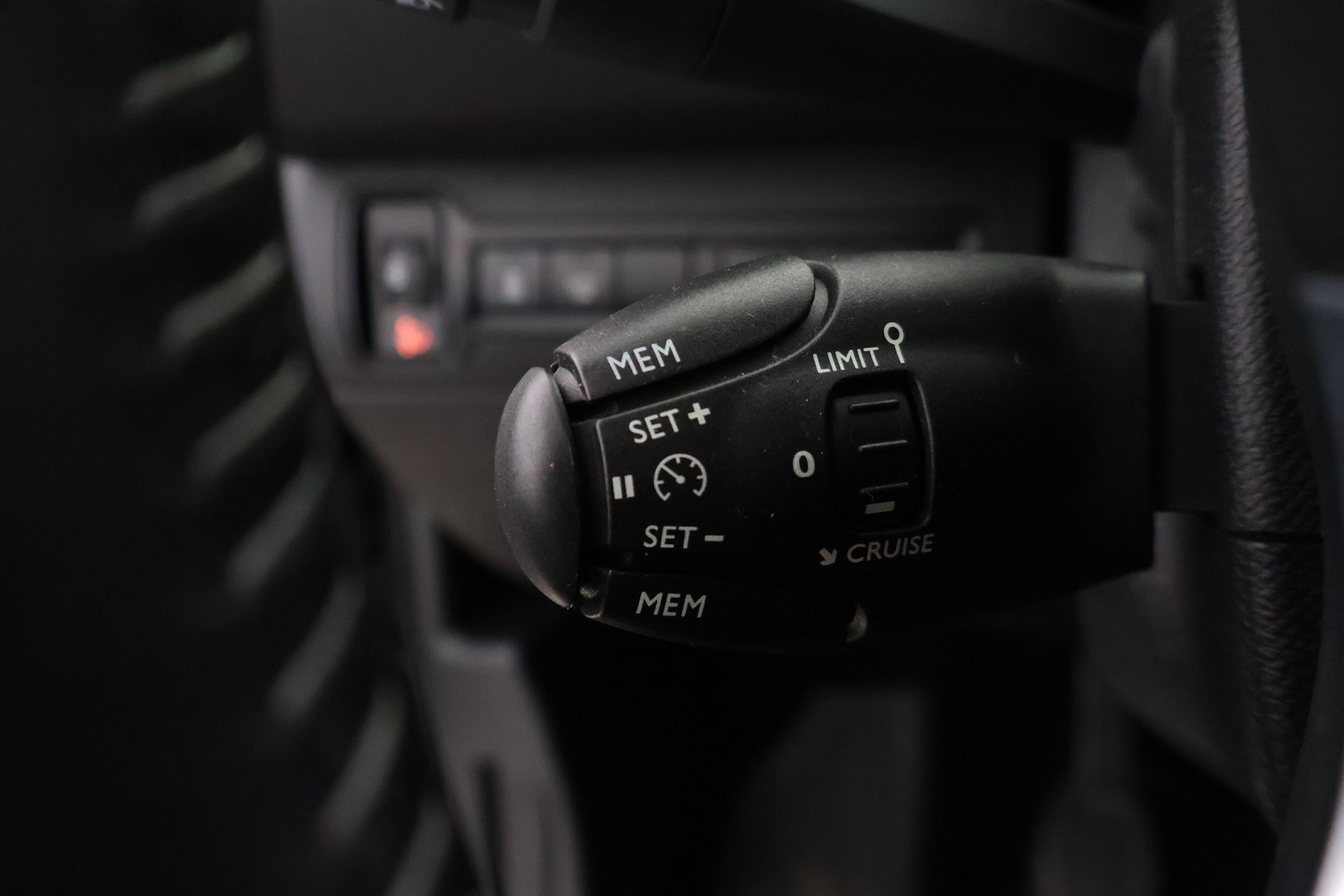 PEUGEOT 308 2015