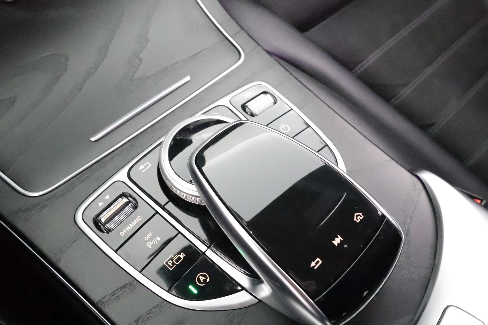 MERCEDES-BENZ C 2020